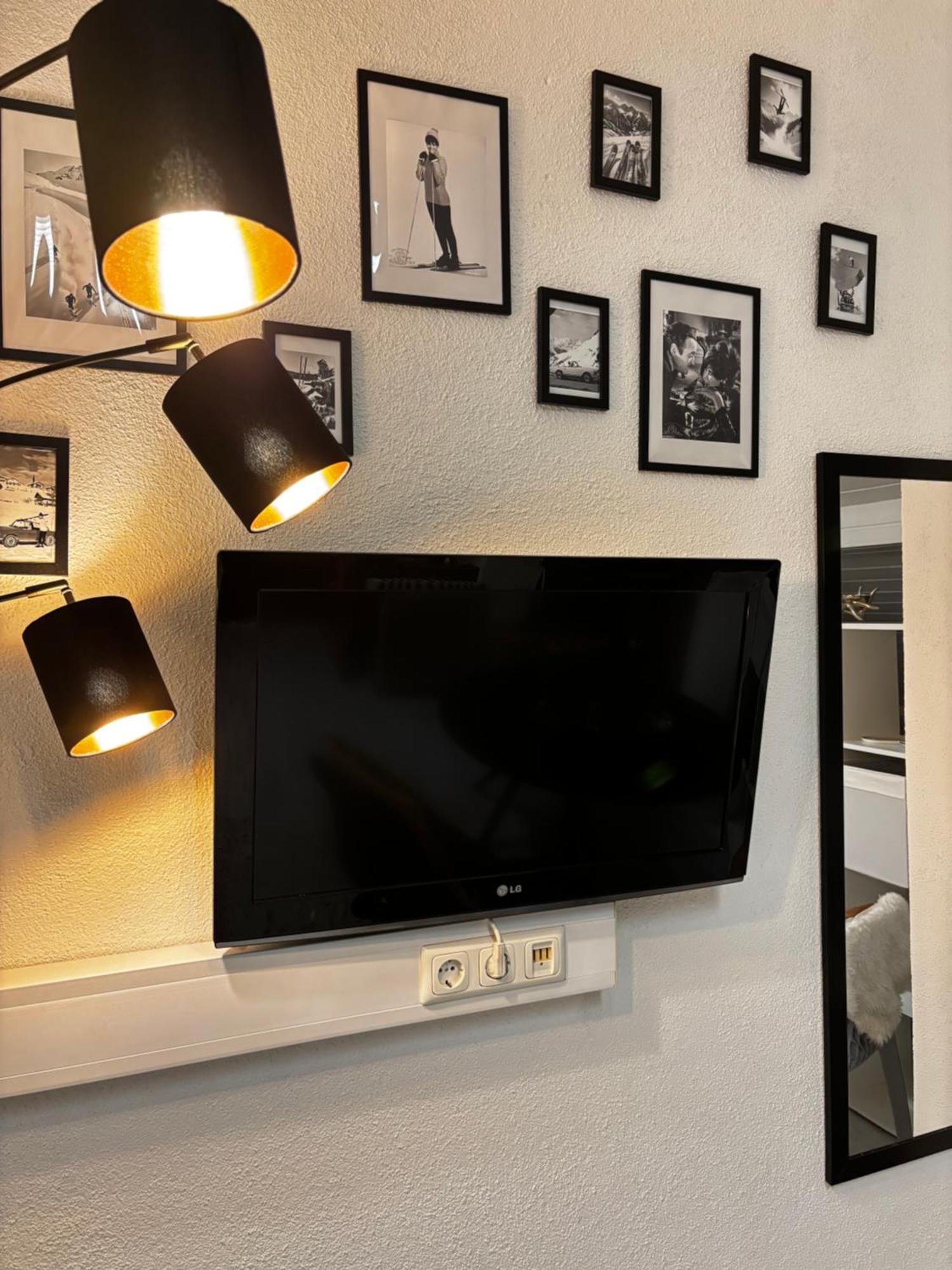 Lechtaler Alpenblick Landeck - Privatzimmer & Ferienwohnung エクステリア 写真