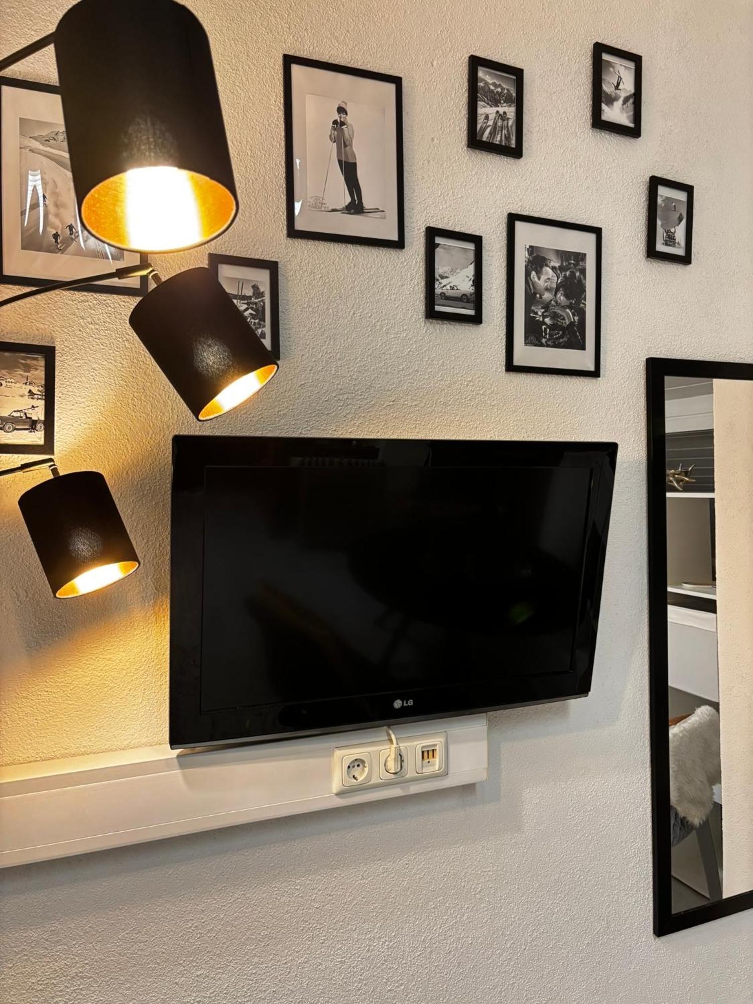 Lechtaler Alpenblick Landeck - Privatzimmer & Ferienwohnung エクステリア 写真